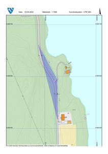 Situasjonsplan som viser tomtens beliggenhet i forhold til omgivelsene, inkludert høydekurver, vei (Huliteporten), vann og naboarealer. Kartet har koordinatsystem (UTM 32N) og målestokk.