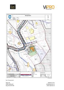 Situasjonskart som viser tomtetegning, høydeforhold, og bygningens plassering i forhold til omgivelsene.
