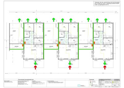 Etasjeplan (brannkonsept) som viser romfordeling, utrymningsveier og brannskilting for en bygning.