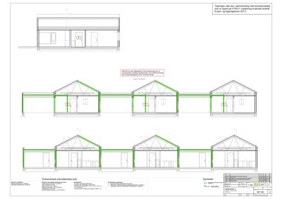 Snittegning som viser tverrsnittet av en bygning med oppriss av takkonstruksjon, vinduer og dører.