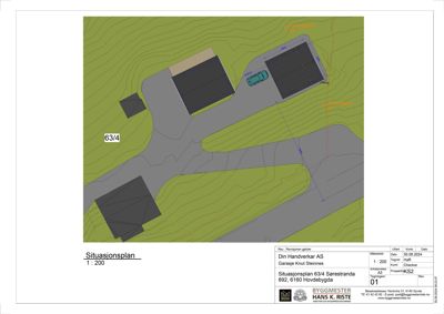 Situasjonsplan som viser tomtens form, terrengforhold (konturlinjer), plassering av bygninger (garasje), vei og parkeringsplass.