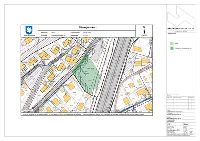 Situasjonskart som viser eiendommen, nabolag, veier og topografi.