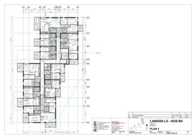 Etasjeplan (PLAN 4) som viser romfordeling og mål for leilighetene i huset.