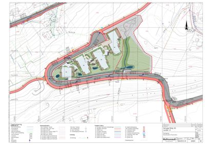 Situasjonsplan som viser bygningenes plassering i forhold til veier og natur, med detaljerte linjer for veggrenser og eiendomsinndeling.