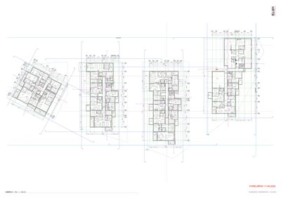 Bildet viser et etasjeplan (floor plan) med flere rom og veggkonstruksjoner. Det er tegnet opp med arkitektoniske linjer og målestokk.