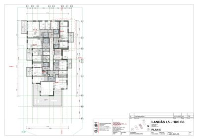 Etasjeplan (PLAN 5) som viser romfordeling, veggposisjon og mål for en bolig.