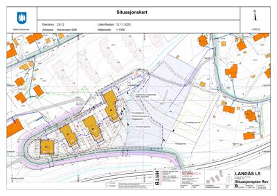 Situasjonsplan som viser eiendomsinndeling, bygningsspor, veier og nabolag.
