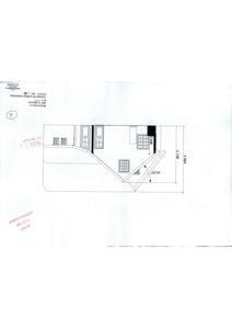 Fasadetegning som viser bygningens utseende fra fronten, inkludert vinduer, dører, takform og høydemål.