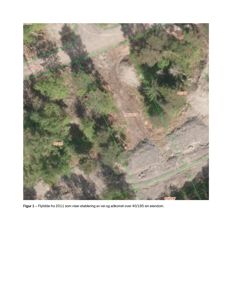 Flyfoto av eiendom med overlagte grenser og eiendomsnummer.