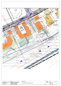 Situasjonsplan som viser tomtens grenser, naboeiendommer, veier og bygningers plassering.