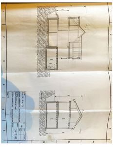 Snittegning av en bygning (hus) med mål og konstruksjonsdetaljer.