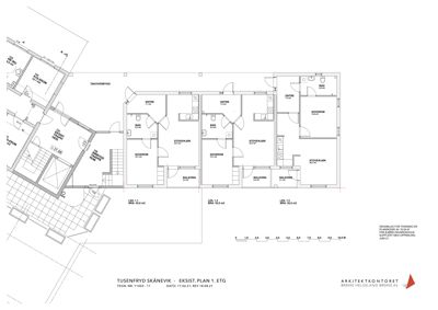Etasjeplan (1. etasje) for en bygning med romfordeling, dører, vinduer og arealoppdelinger.