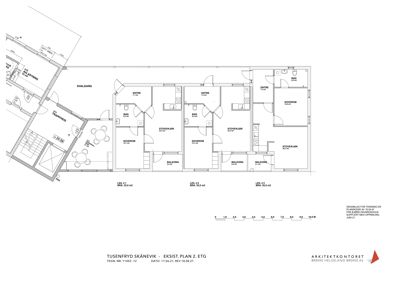 Etasjeplan (2. etasje) for en bygning med flere leiligheter, inkludert romfordeling, dører, vinduer og balkonger.