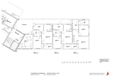 Etasjeplan (2. etasje) for en bygning med flere leiligheter, inkludert romfordeling, dører, vinduer og balkonger.