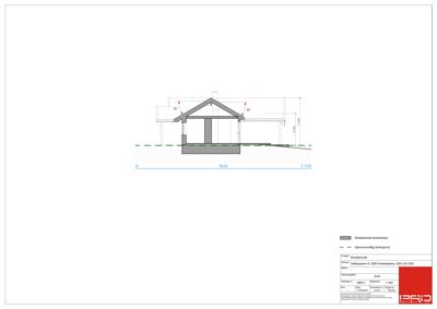 Snittegning som viser tverrsnitt gjennom en bygning, inkludert takhøyder og grunnplan.