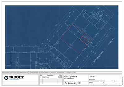 Etasjeplan (loft) som viser romfordeling, vegger, dører og trapp i en bygning.