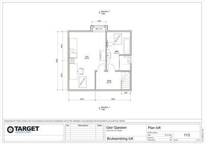 Etasjeplan (loft) som viser romfordeling, dimensjoner og plassering av dører og trapp.