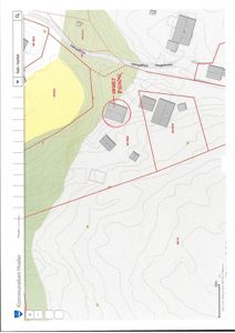 Situasjonsplan (kommunekart) som viser tomtens beliggenhet, høydemålerkurver, nabotomter og eksisterende bygninger.