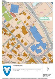 Situasjonsplan som viser bebyggelse, veier og planlagte tiltak (riving og ny rømningstrapp) i et område.
