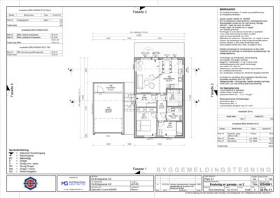 Etasjeplan for et hus med romfordeling, dører, vinduer og mål.