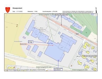 Situasjonskart som viser bygningers plassering på tomten, veier, avstander til tomtegrenser og nabolag.