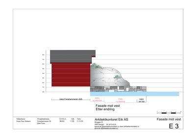 Snittegning som viser bygningens tverrsnitt mot vest, med høydeangivelser, grunnmur og terrengforhold.