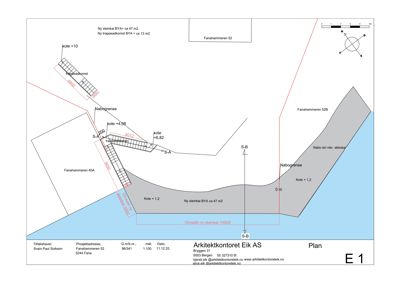 Situasjonsplan som viser tomtens grenser, nabogrenser, høydemål (kote), og plassering av nye steinkai- og trappekonstruksjoner.