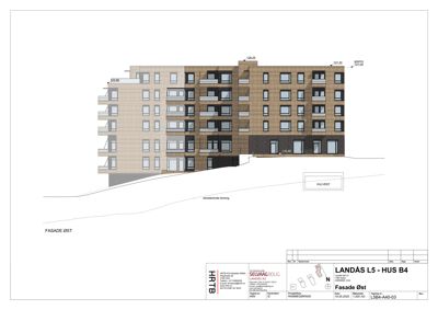 Fasadetegning som viser bygningens utseende sett fra øst, inkludert høydemålinger og terrengforhold.