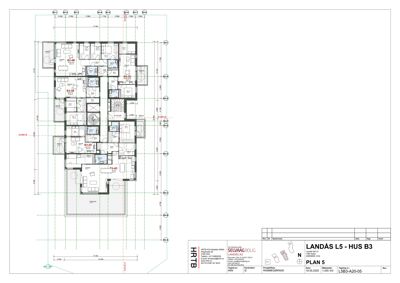Etasjeplan (PLAN 5) som viser romfordeling, veggposisjon og mål for et hus.