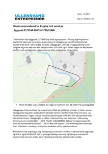 Kart over et byggeområde med en markert tomt (svart polygon) og en vassdrag/bekk (blå linje).