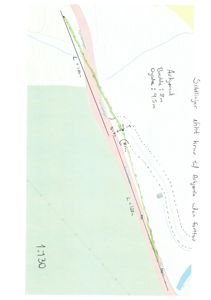 Situasjonsplan som viser tomtens form, grenser (Fjordvegen), høydemålinger (L=100m) og en skisse over en mulig byggeplass eller terrengform.