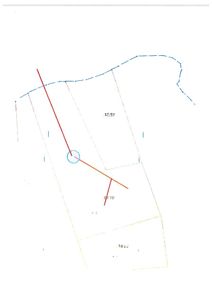 Situasjonsplan som viser tomtegrenser, eiendomsgrenser og muligens en bygningsplassering eller en vei.