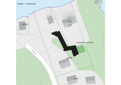 Situasjonskart som viser tomtens plassering i forhold til nabolag, veggrenser og eksisterende bygninger.