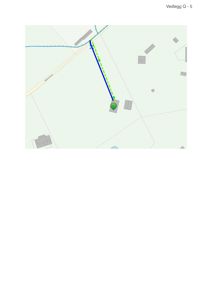 Et digitalt kart som viser en rute (blå og grønn linje) mellom to punkter i et område med bygninger.