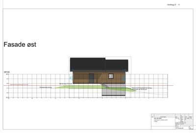 Fasadetegning (opprikk) av bygning sett fra øst, med angitte høyder og terrengforhold.