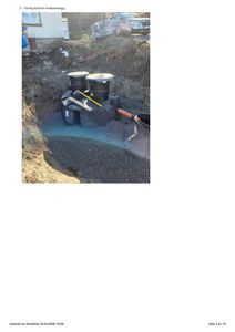 Fotografi av et ferdig installert avløpsanlegg i graven.