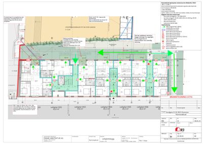 Etasjeplan (1. etasje) med romfordeling, mål, areal og tekniske merknader for en byggesak.