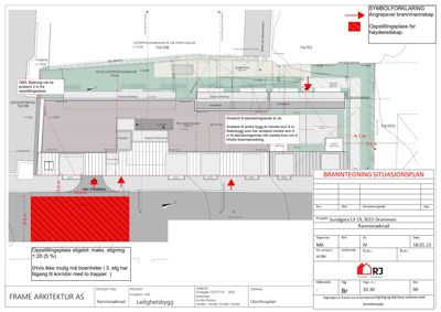 Situasjonsplan (brannsituasjonsplan) som viser bygningens plassering i forhold til eiendomsgrenser, nabobygg, brannveier og oppstillingsplasser for brannmannskap.