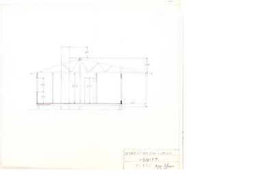 Snittegning som viser tverrsnittet av en bygning med angitte mål og konstruksjonsdetaljer.