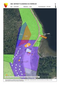 Situasjonsplan som viser tomtens plassering i forhold til vann og skog, med overlagte arealbruk (fargekodet), bygninger, veier og reguleringer (Næringsbebyggelse, Friluftformål).