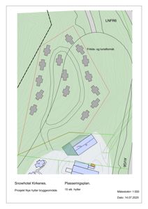 Situasjonsplan (plasseringsplan) som viser plassering av 15 hytter i et bryggeområde for Snowhotel Kirkenes. Planen inkluderer topografi (høydekurver), vegnet (LNFR6, AVG6) og arealbruk.