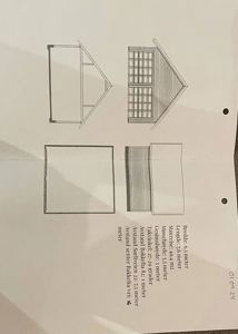 Fasadetegning som viser bygningens utseende fra tre vinkler (front, side og bak) med angitte mål og takhøyde.