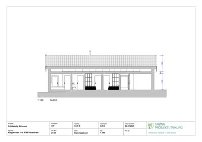 Snittegning (Snitt B) av en fritidsbolig som viser romfordeling, høyder og takkonstruksjon.