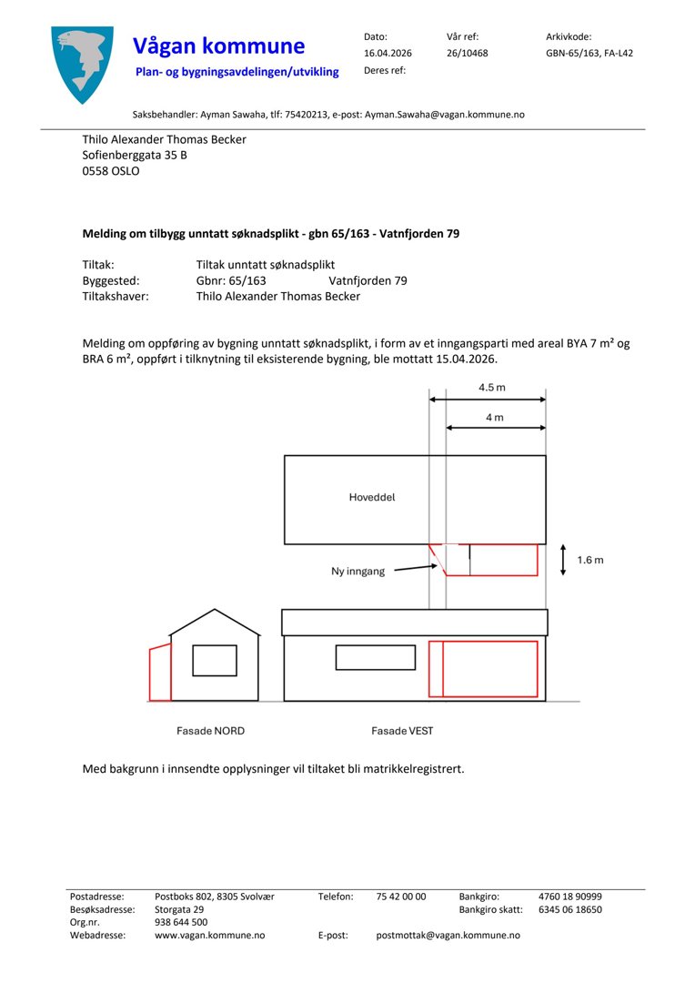 Fasadetegning som viser oppriss av to bygninger sett fra nord og vest, med angitte mål og plassering av ny inngang.