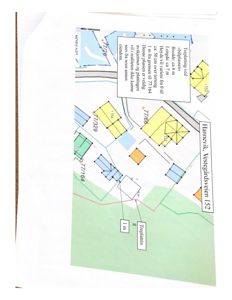 Situasjonsplan som viser tomt, naboeiendommer, vegforhold og detaljer om eiendomsgranser.