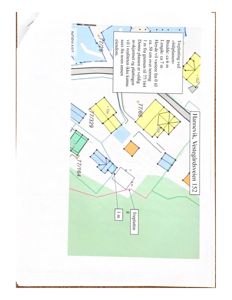 Situasjonsplan som viser tomtene i Hamnevik, Vestegårdsveien 152, med bygningsspor, grenser og opplysninger om treplasser.