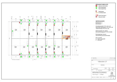 Etasjeplan (1. etasje) med brannsymboler, romfordeling og tekniske merknader.