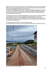 Fotografi av en byggeplass med en vei under opparbeidelse, støttemurer og et hus i bakgrunnen.