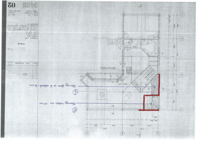 Etasjeplan med romfordeling, mål og håndskrevne notater om utvidelser.
