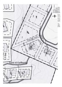 Situasjonsplan som viser tomtene (T10, T11, T13), bygningers plassering, vegforhold og høydeforskjeller i terrenget.